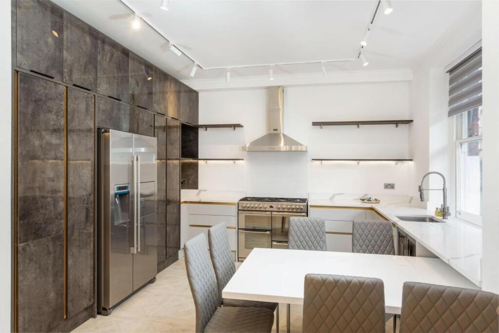 Modern Chelsea Flat, 3Bd 2Bath, With Parking Apartamento Londres Exterior foto